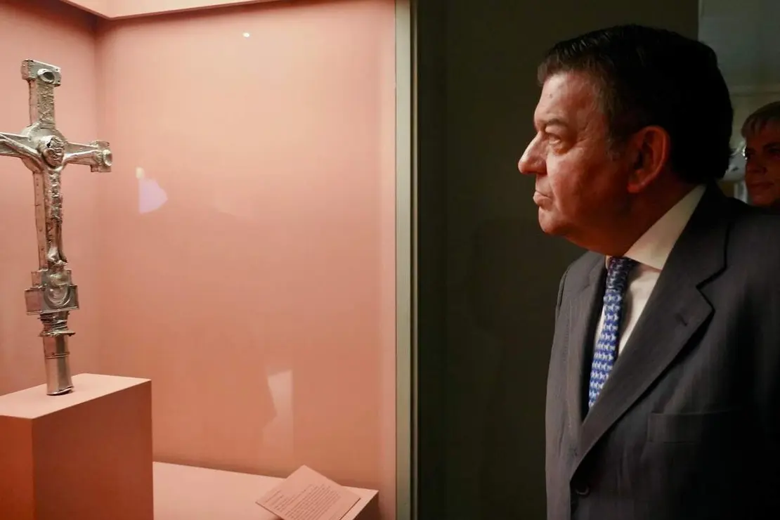 El consejero en funciones de la Presidencia, Luis Miguel Gonz&aacute;lez Gago, visita la exposici&oacute;n &lsquo;Reina Ella. Urraca I de Le&oacute;n (1109-1126)&rsquo;