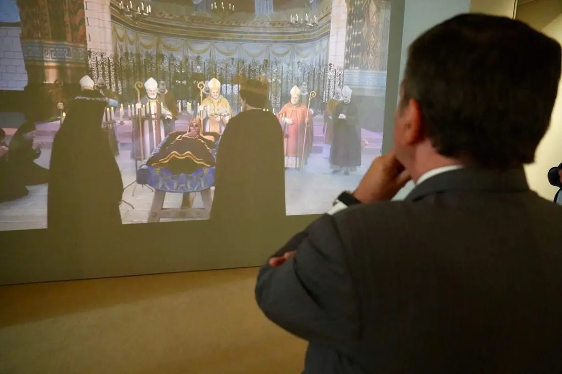 El consejero en funciones de la Presidencia, Luis Miguel Gonz&aacute;lez Gago, visita la exposici&oacute;n &lsquo;Reina Ella. Urraca I de Le&oacute;n (1109-1126)&rsquo;