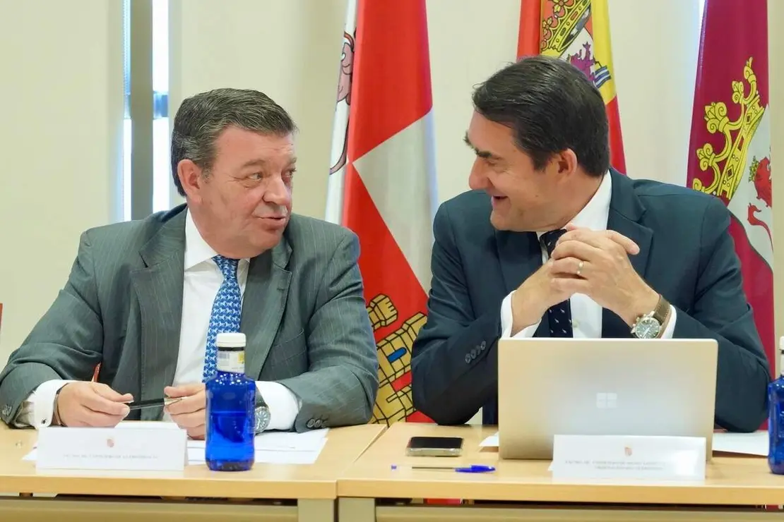 Los consejeros en funciones de la Presidencia, Luis Miguel Gonz&aacute;lez Gago, y de Medio Ambiente, Vivienda y Ordenaci&oacute;n del Territorio, Juan Carlos Su&aacute;rez-Qui&ntilde;ones, presentan la campa&ntilde;a de incendios forestales para el a&ntilde;o 2026 en la Comisi&oacute;n General de Coordinaci&oacute;n Territorial