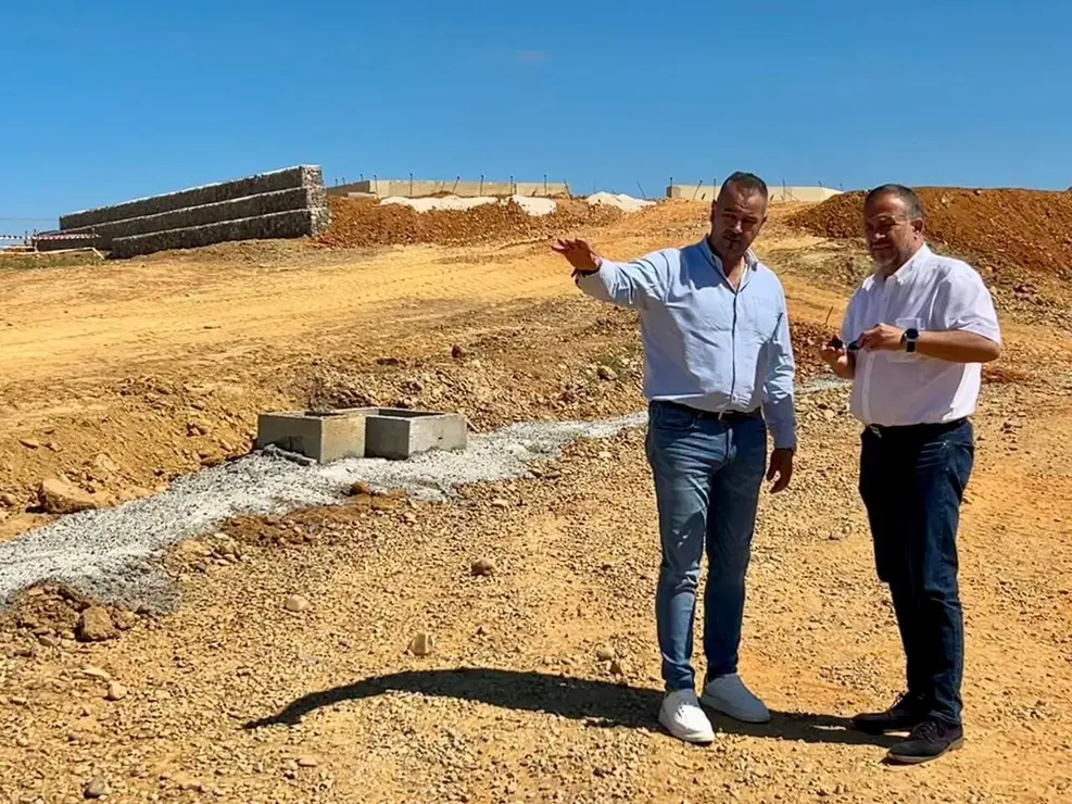 El presidente de la Diputaci&oacute;n, Gerardo &Aacute;lvarez Courel, durante la visita alas obras del Centro Arqueol&oacute;gico de la Ciudad de Lancia, junto a al diputado de Cultura, Emilio Mart&iacute;nez Mor&aacute;n, el arquitecto responsable del proyecto, Gonzalo Pardo, y el t&eacute;cnico de Patrimonio del ILC, Jes&uacute;s Celis. Foto: Diputaci&oacute;n de Le&oacute;n.