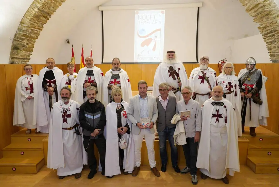 El concejal de Turismo de Ponferrada, Iv&aacute;n Alonso, durante la presentaci&oacute;n del programa de la Noche Templaria 2026. Foto: C&eacute;sar S&aacute;nchez.