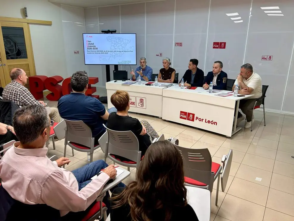 La secretaria de Vivienda del PSOE de Castilla y Le&oacute;n, Ana Casado Ridruejo,&nbsp;reivindica desde Le&oacute;n la vivienda como el quinto pilar del estado del bienestar y reclama una mayor implicaci&oacute;n de la Junta. Fotos: PSOE.