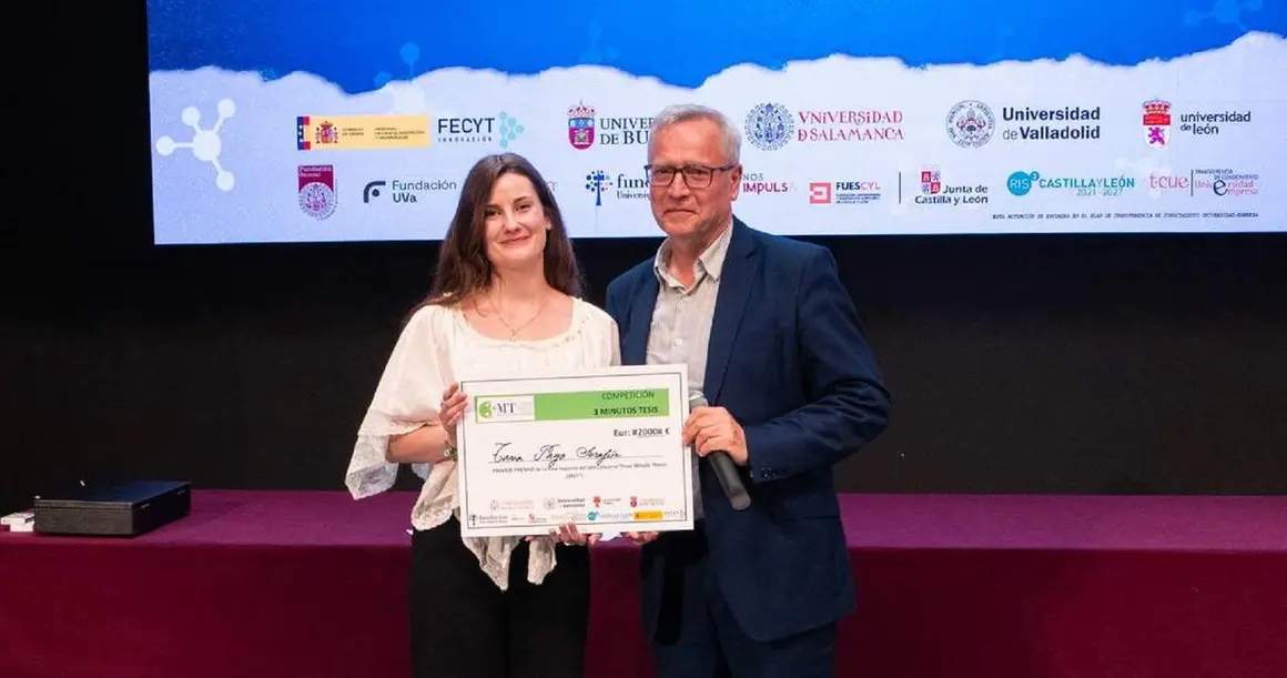 Tania Payo Seraf&iacute;n de la ULE con el primer premio (002)