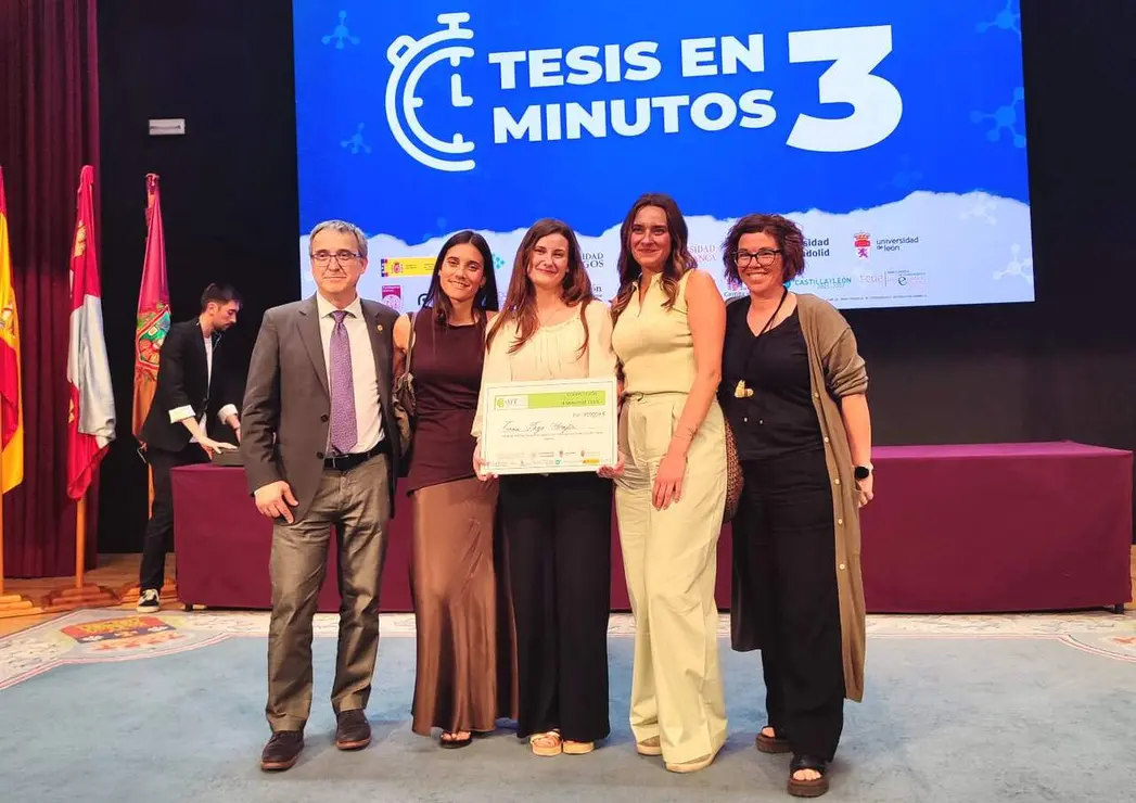 La delegaci&oacute;n que represent&oacute; a la ULE en la final celebrada en Burgos-01 (002)