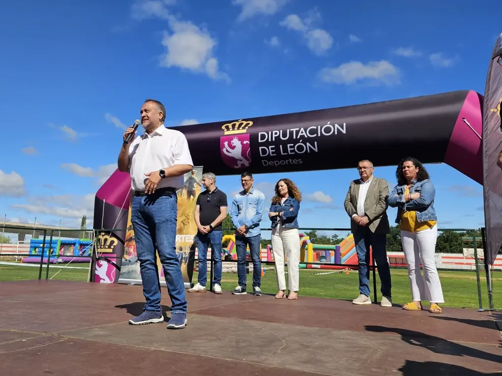 La temporada de Juegos Escolares echa el tel&oacute;n con cerca de 6.000 participantes y una gala en Bembibre con presencia de Gerardo &Aacute;lvarez Courel. Foto: Diputaci&oacute;n.