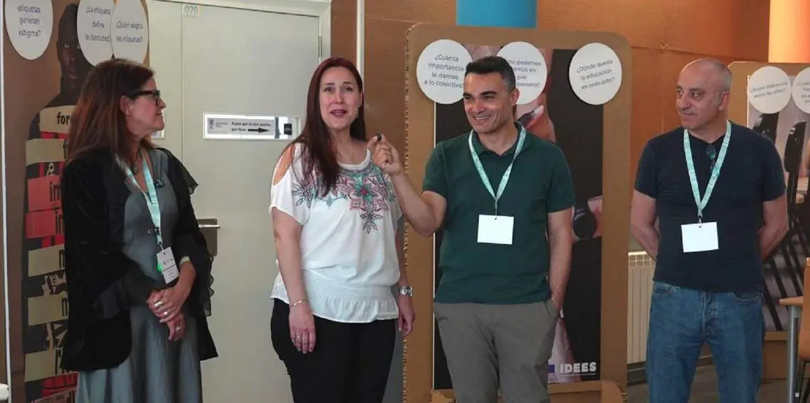 Un momento de la inauguraci&oacute;n de la exposici&oacute;n