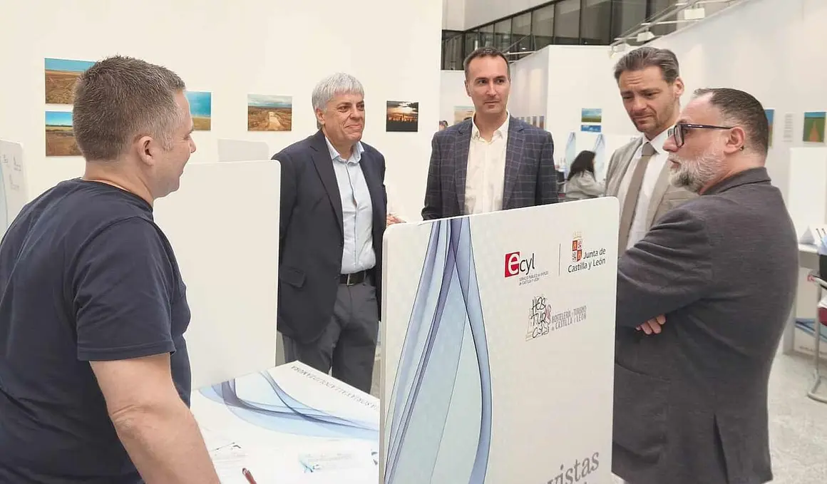 M&aacute;s de 900 personas participan en Le&oacute;n en una jornada de entrevistas r&aacute;pidas con 14 empresas hosteleras que buscan cubrir 40 puestos de trabajo y crear una bolsa de empleo para futuras contrataciones.