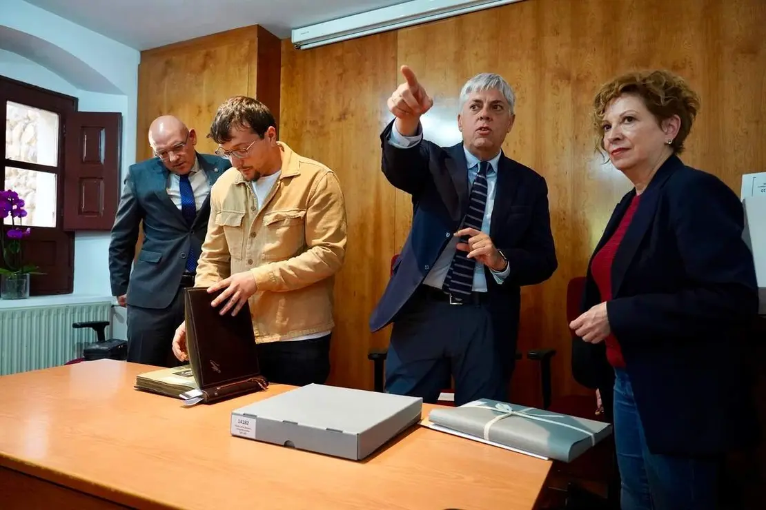 El delegado territorial de la Junta, Eduardo Diego, presenta el fondo documental &lsquo;Arias Navarro&rsquo;, en el marco de la Semana Internacional de los Archivos