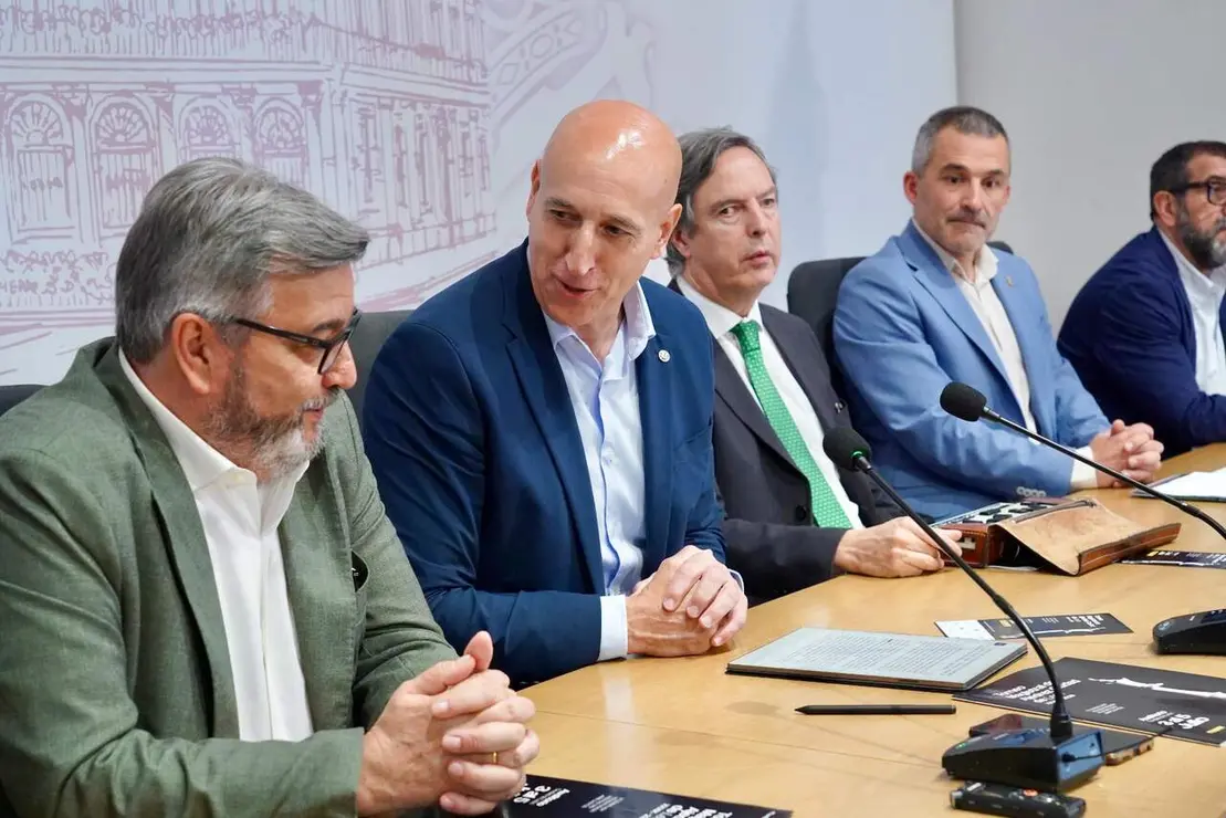 Le Quang Liem, Volodar Murzin, Faustino Oro y el leon&eacute;s, Jaime Santos, ser&aacute;n los cuatro grandes maestros que busquen el t&iacute;tulo en la 39 edici&oacute;n que se ha presentado este lunes en sociedad. Foto: Luna del Cura.