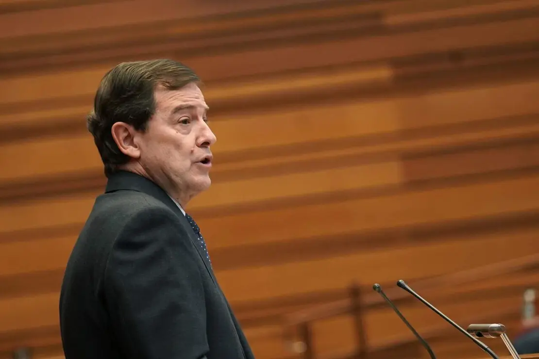 El candidato a la Presidencia de la Junta de Castilla y Le&oacute;n, Alfonso Fern&aacute;ndez Ma&ntilde;ueco, expone su programa de gobierno en las Cortes. Fotos: Rub&eacute;n Cacho