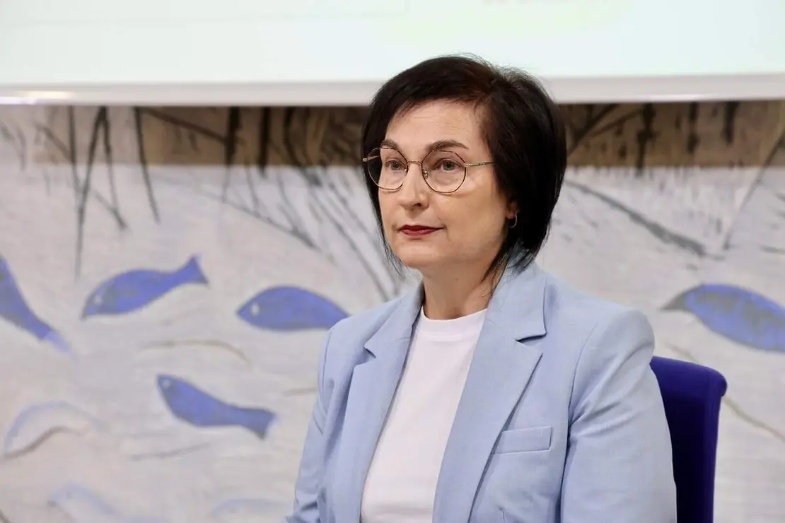 La rectora de la Universidad de Le&oacute;n, Nuria Gonz&aacute;lez, presenta los resultados del estudio &lsquo;Prevalencia de la soledad no deseada en estudiantes de grado de la Universidad de Le&oacute;n&rsquo;, acompa&ntilde;ada por las investigadoras Amparo Mart&iacute;nez Mateos y Luc&iacute;a Llamzares S&aacute;nchez, integrantes del equipo de investigaci&oacute;n de la Escuela Universitaria de Trabajo Social y coautoras del estudio