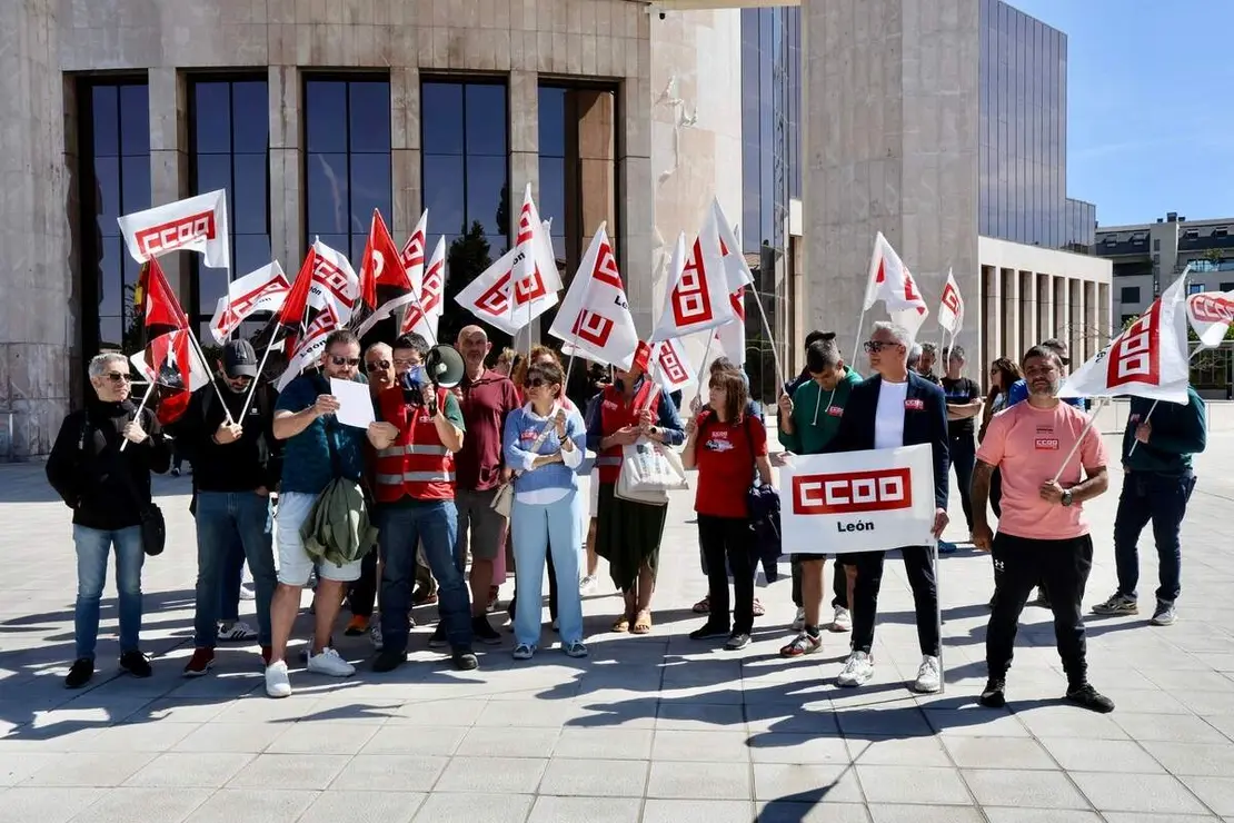 Comisiones Obreras, con el apoyo de la Confederaci&oacute;n General del Trabajo, convoca una concentraci&oacute;n del operativo de prevenci&oacute;n y extinci&oacute;n de incendios forestales de Castilla y Le&oacute;n para hacer visible su situaci&oacute;n d&iacute;as antes de que comience la &eacute;poca de riesgo alto
