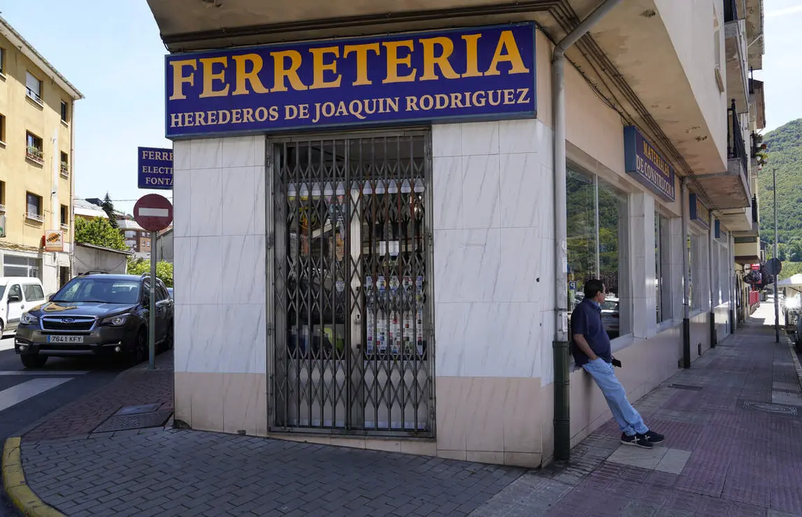 Paro de tres horas y manifestaci&oacute;n en Villablino (Le&oacute;n), bajo el lema &lsquo;Laciana merece futuro&rsquo;