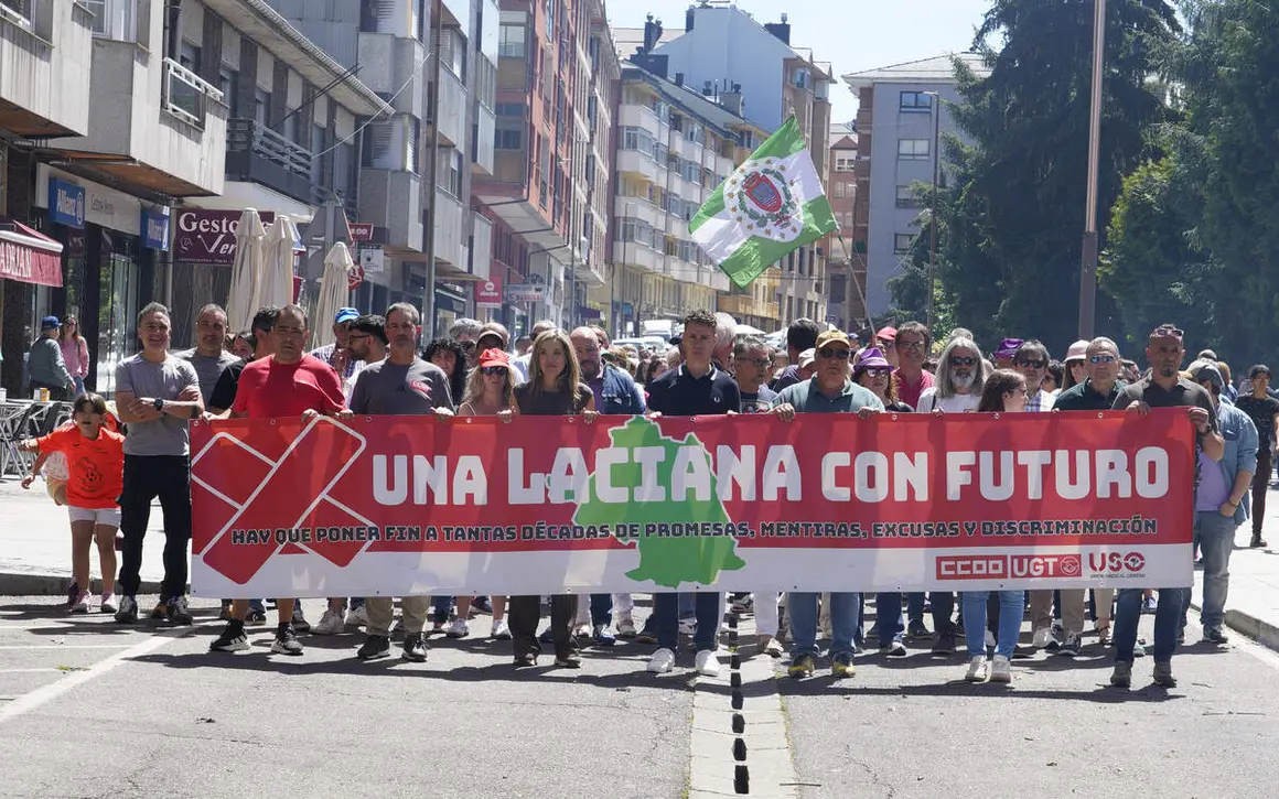 Paro de tres horas y manifestaci&oacute;n en Villablino (Le&oacute;n), bajo el lema &lsquo;Laciana merece futuro&rsquo;