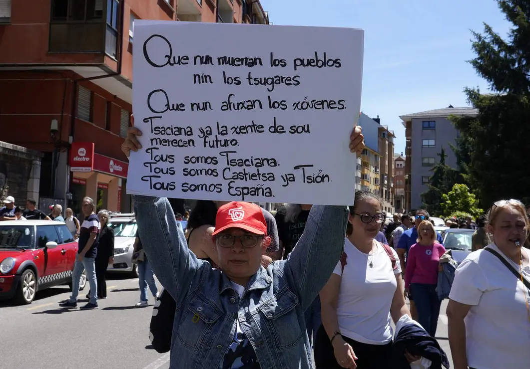 Paro de tres horas y manifestaci&oacute;n en Villablino (Le&oacute;n), bajo el lema &lsquo;Laciana merece futuro&rsquo;