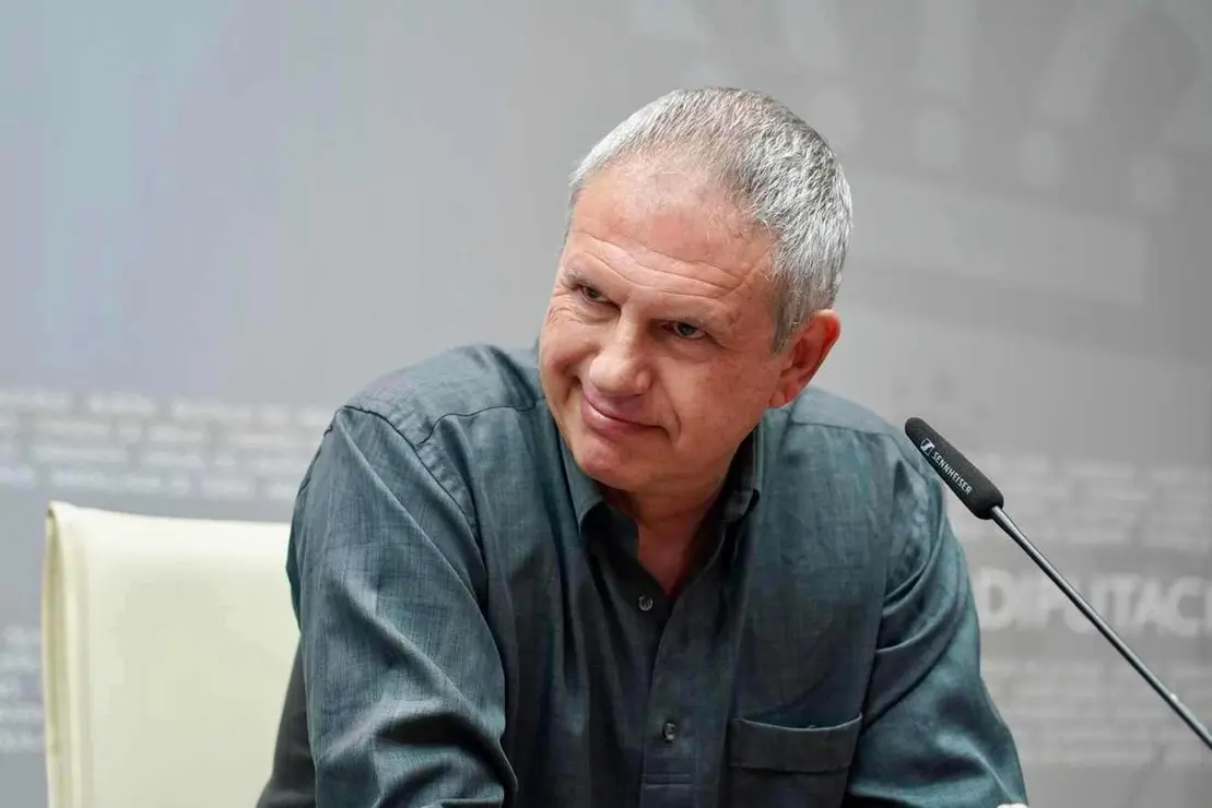 El diputado de Cultura, Arte y Patrimonio de la Diputaci&oacute;n de Le&oacute;n, Emilio Mart&iacute;nez, y el coordinador del Instituto Leon&eacute;s de Cultura, Emilio Gancedo, presentan el festival &lsquo;Risa Sonora&rsquo; en el Monasterio de Carracedo