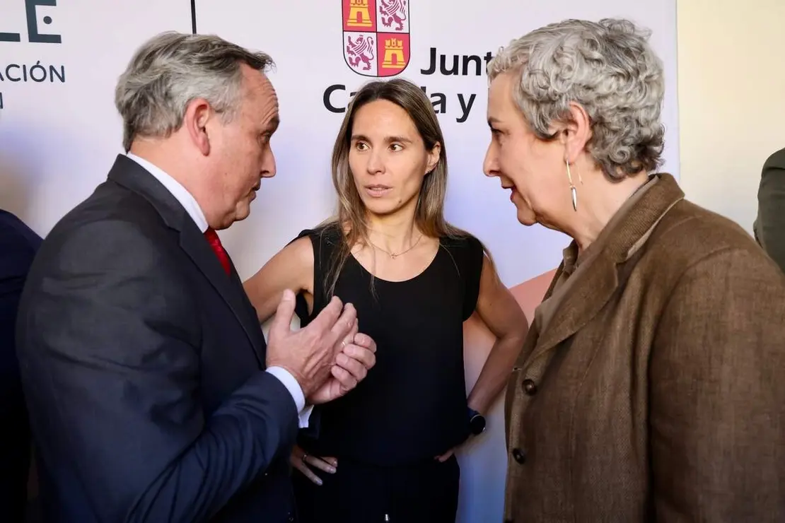 El viceconsejero de Transformaci&oacute;n Digital, Luis Enrique Ortega, y el alcalde de Le&oacute;n, Jos&eacute; Antonio Diez, inauguran la Jornada &lsquo;Tecnolog&iacute;as Cu&aacute;nticas, Seguridad y Defensa&rsquo;, organizada por el Centro de Supercomputaci&oacute;n de Castilla y Le&oacute;n