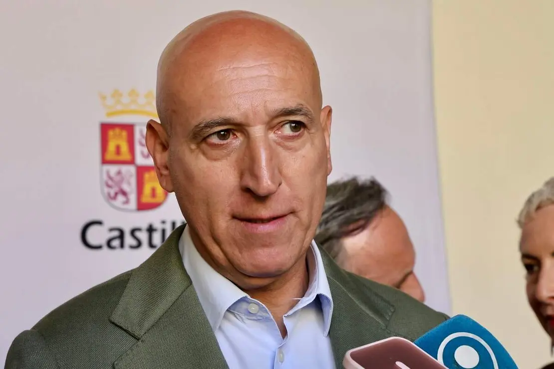 El viceconsejero de Transformaci&oacute;n Digital, Luis Enrique Ortega, y el alcalde de Le&oacute;n, Jos&eacute; Antonio Diez, inauguran la Jornada &lsquo;Tecnolog&iacute;as Cu&aacute;nticas, Seguridad y Defensa&rsquo;, organizada por el Centro de Supercomputaci&oacute;n de Castilla y Le&oacute;n