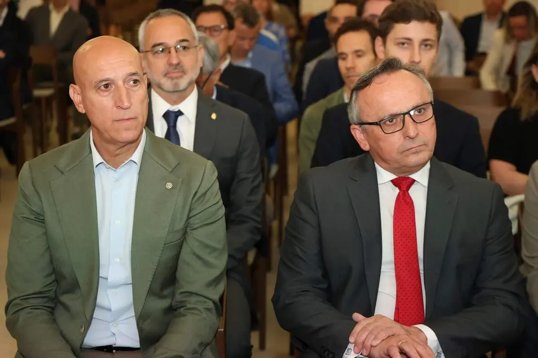 El viceconsejero de Transformaci&oacute;n Digital, Luis Enrique Ortega, y el alcalde de Le&oacute;n, Jos&eacute; Antonio Diez, inauguran la Jornada &lsquo;Tecnolog&iacute;as Cu&aacute;nticas, Seguridad y Defensa&rsquo;, organizada por el Centro de Supercomputaci&oacute;n de Castilla y Le&oacute;n