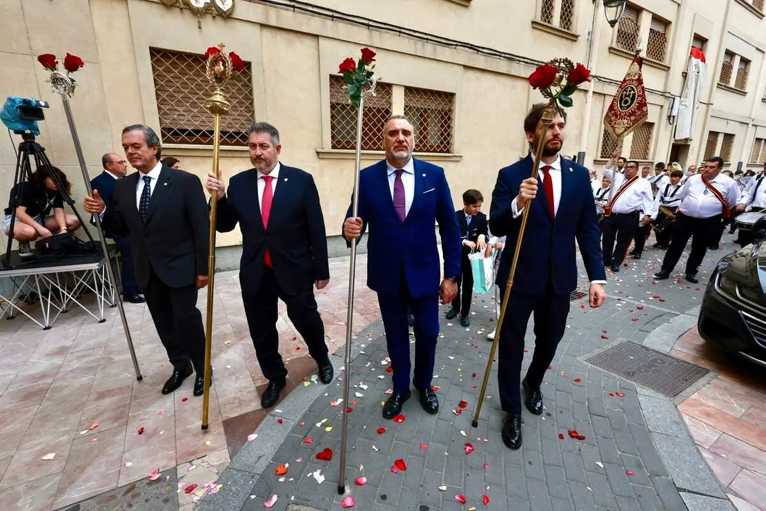 La corporaci&oacute;n municipal del Ayuntamiento de Le&oacute;n, encabezada por el alcalde, Jos&eacute; Antonio Diez, asiste a la eucarist&iacute;a y a la procesi&oacute;n con motivo de la celebraci&oacute;n del Corpus Christi