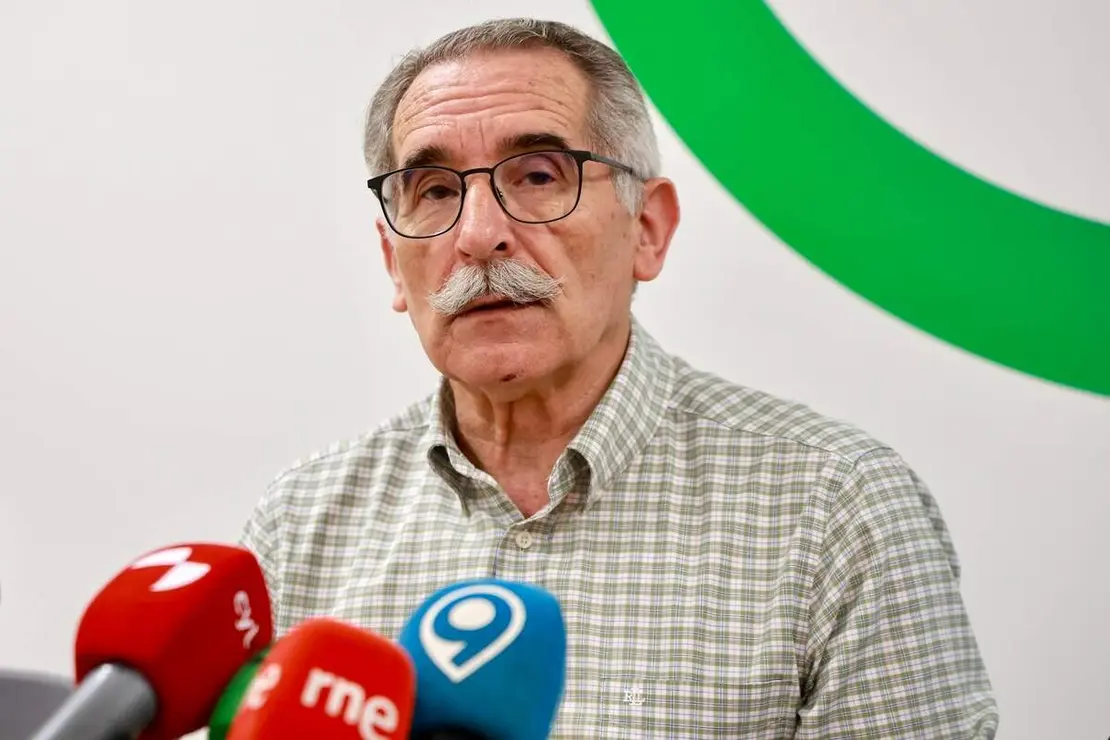 El presidente de la Asociaci&oacute;n Espa&ntilde;ola Contra el C&aacute;ncer en Le&oacute;n, Estanislao de Luis Calabuig, presenta la XVI edici&oacute;n de la carrera solidaria por relevos'' A Santiago Contra el C&aacute;ncer'' junto a sus organizadores y representantes de los principales patrocinadores