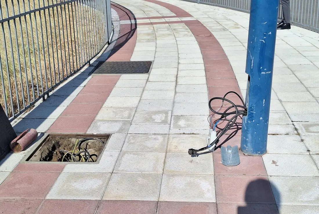 El Grupo Popular en el Ayuntamiento de San Andr&eacute;s del Rabanedo ha expresado su preocupaci&oacute;n ante la posible apertura pr&oacute;xima del vial que conectar&aacute; la zona de San Juan de Dios con el consistorio. La portavoz del PP, Noelia &Aacute;lvarez, sostiene que la infraestructura podr&iacute;a entrar en funcionamiento sin que se hayan corregido las deficiencias detectadas previamente y reflejadas, seg&uacute;n indica la formaci&oacute;n, en informes de la Polic&iacute;a Local.
