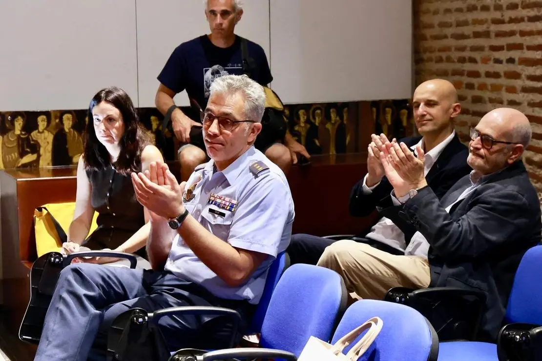 La rectora de la Universidad de Le&oacute;n, Nuria Gonz&aacute;lez, el catedr&aacute;tico de Ingenier&iacute;a Aeroespacial, y primer director en funciones de la Agencia Espacial Espa&ntilde;ola, Miguel Bell&oacute; Mora, y el alcalde de Le&oacute;n, Jos&eacute; Antonio Diez, inauguran el curso de verano de la ULE &lsquo;Constelaciones de sat&eacute;lites&rsquo;