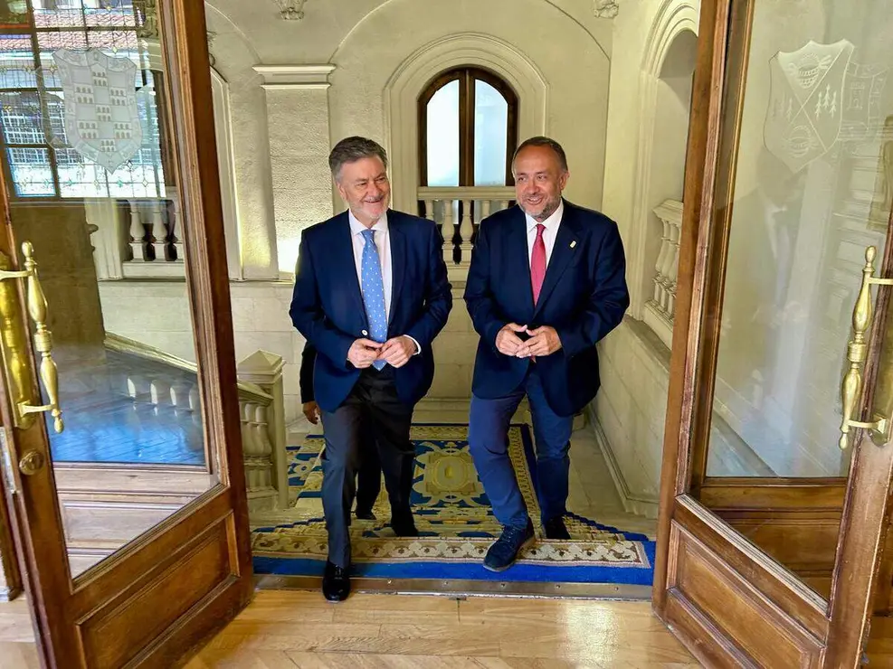 El presidente de las Cortes de Castilla y Le&oacute;n, Francisco V&aacute;zquez, visita al presidente de la Diputaci&oacute;n de Le&oacute;n, Gerardo &Aacute;lvarez Courel
