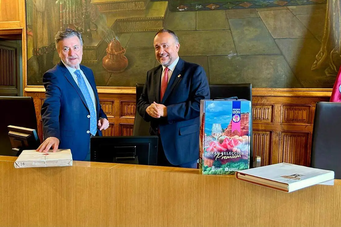 El presidente de las Cortes de Castilla y Le&oacute;n, Francisco V&aacute;zquez, visita al presidente de la Diputaci&oacute;n de Le&oacute;n, Gerardo &Aacute;lvarez Courel