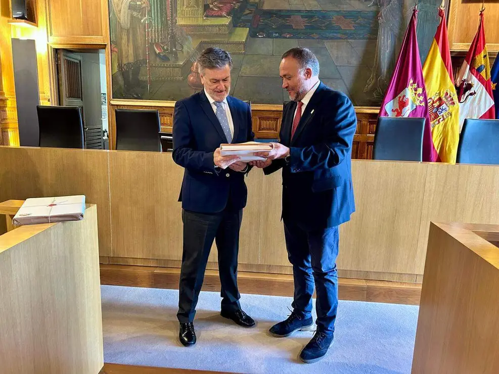 El presidente de las Cortes de Castilla y Le&oacute;n, Francisco V&aacute;zquez, visita al presidente de la Diputaci&oacute;n de Le&oacute;n, Gerardo &Aacute;lvarez Courel
