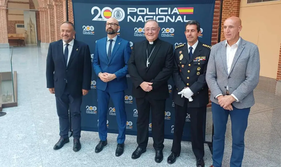 Polic&iacute;a Nacional (1)