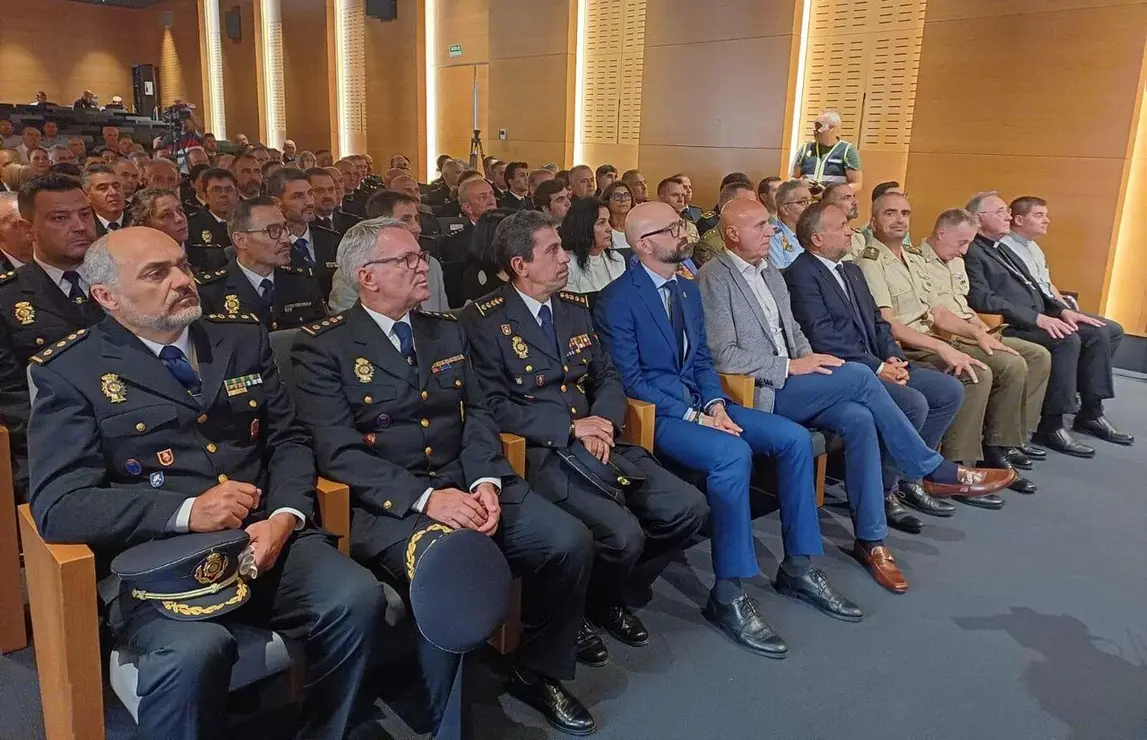 Polic&iacute;a Nacional (2)