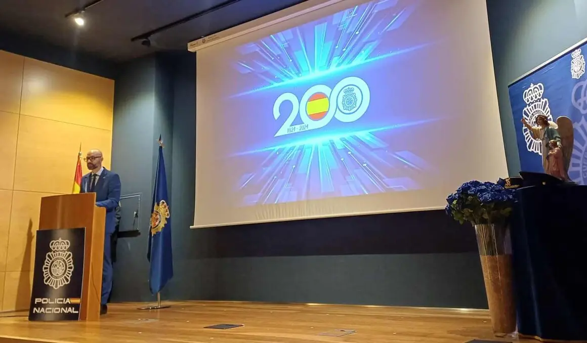 Polic&iacute;a Nacional (4)
