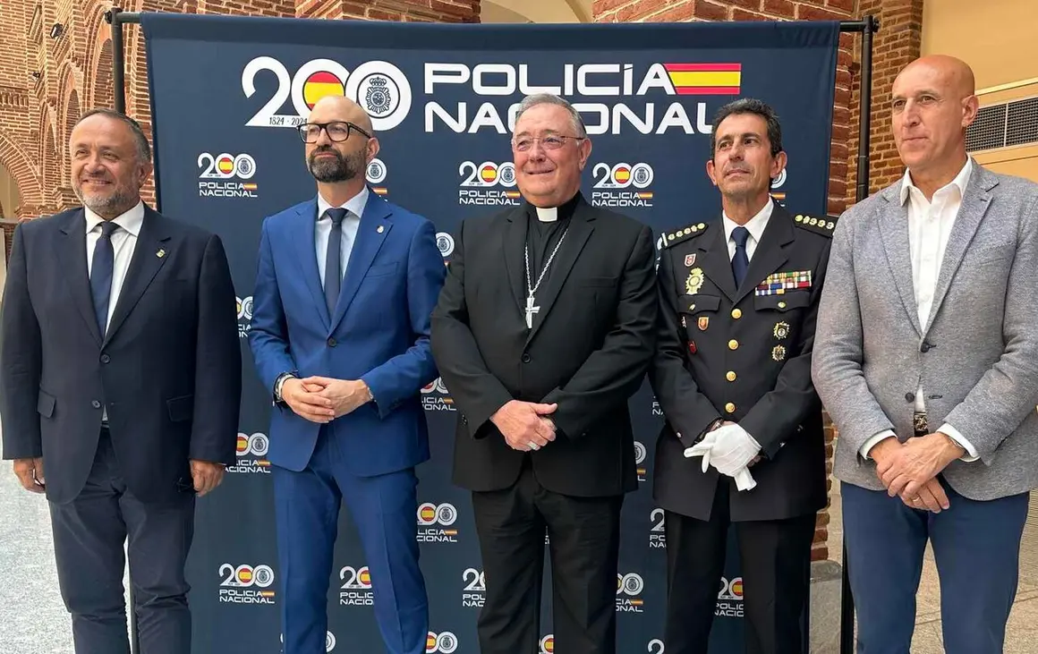 Polic&iacute;a Nacional (6)