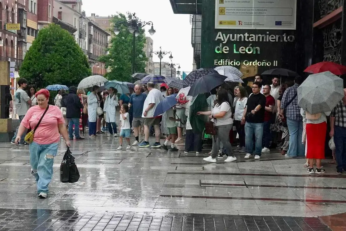 La Delegaci&oacute;n Provincial de Le&oacute;n de la Asociaci&oacute;n M&eacute;dicos Unidos por sus Derechos protagoniza una manifestaci&oacute;n para exigir un estatuto propio