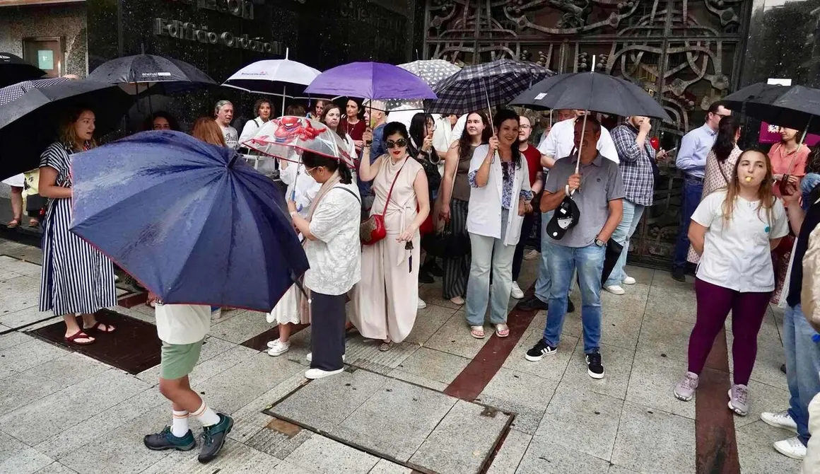La Delegaci&oacute;n Provincial de Le&oacute;n de la Asociaci&oacute;n M&eacute;dicos Unidos por sus Derechos protagoniza una manifestaci&oacute;n para exigir un estatuto propio