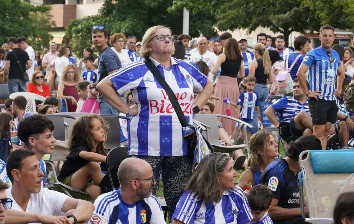 SD Ponferradina (13)