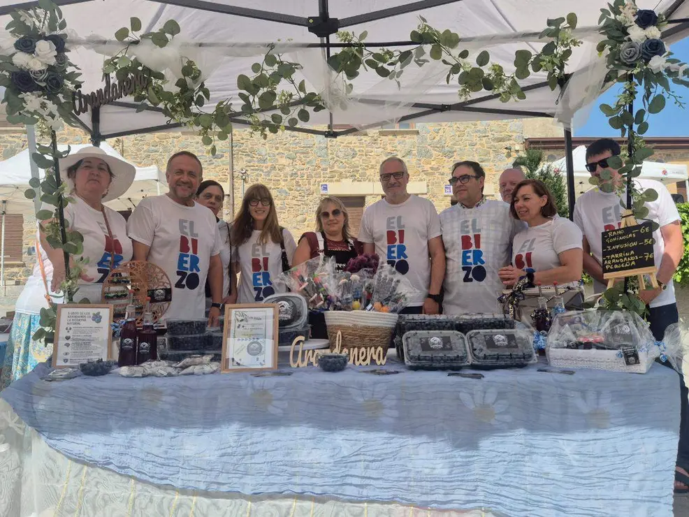 Inauguraci&oacute;n de la segunda edici&oacute;n de la feria &ldquo;Apostando por el Bierzo. Naturalmente&rdquo;, celebrada en Toreno con motivo de sus fiestas patronales este domingo. Foto: CCB.