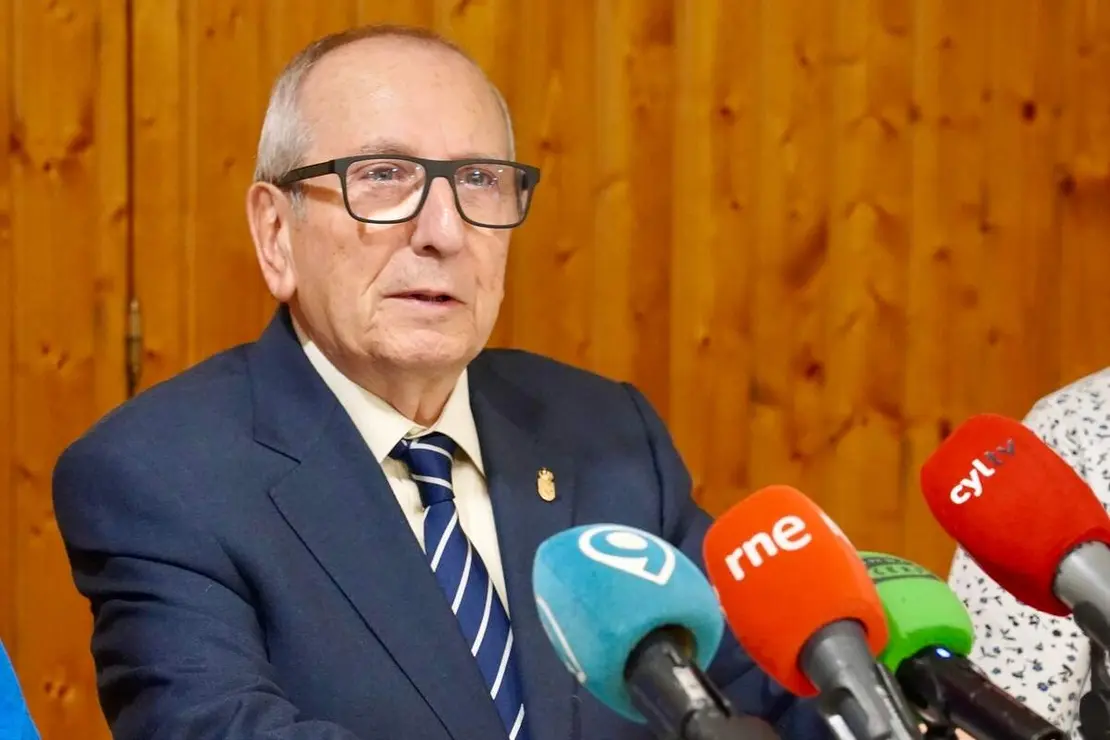 El presidente de Asleca, F&eacute;lix Llorente y la concejala de Bienestar Social y Juventud, Vera L&oacute;pez, presentan la memoria de actividad de la Asociaci&oacute;n Leonesa de Caridad (Asleca) correspondiente al ejercicio 2025