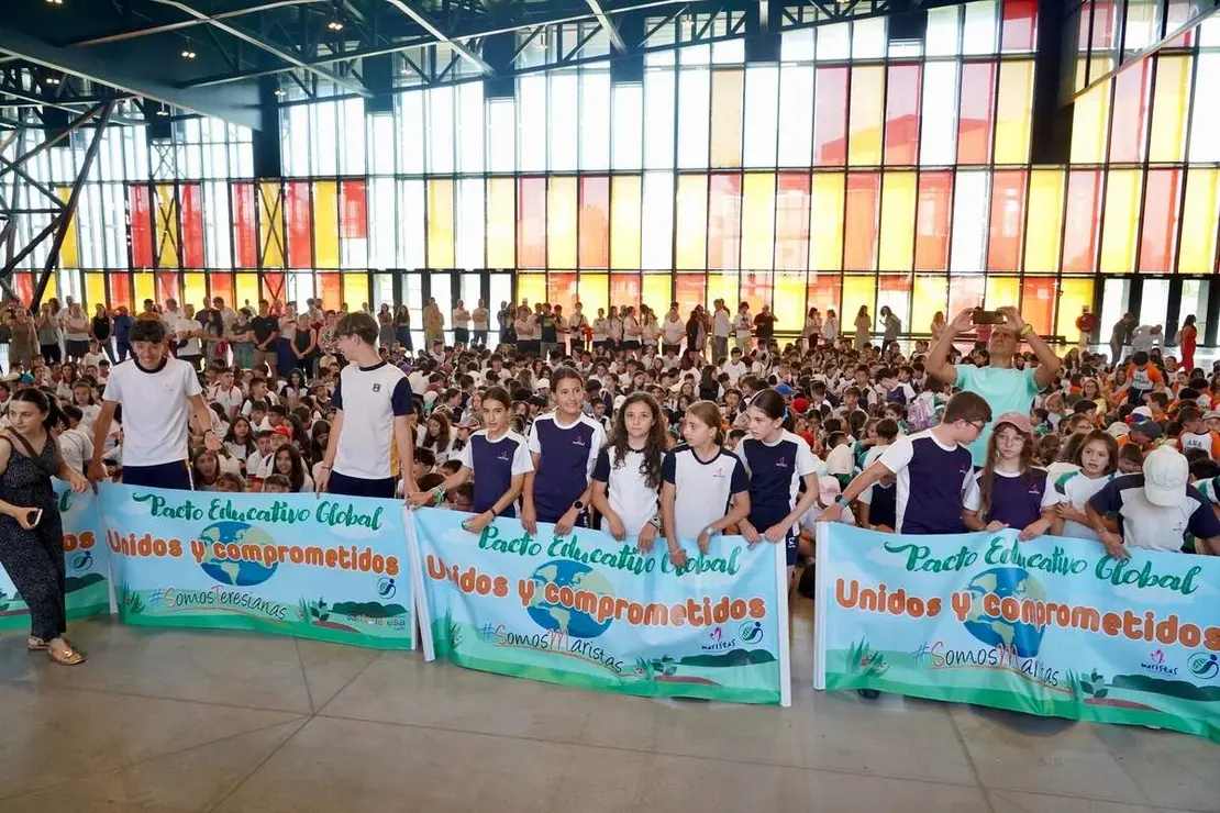 El alcalde de Le&oacute;n, Jos&eacute; Antonio Diez, participa, junto a representantes de C&aacute;ritas Diocesana y de Escuelas Cat&oacute;licas Castilla y Le&oacute;n, en el acto final de la V Marcha Solidaria por el Pacto Educativo Global