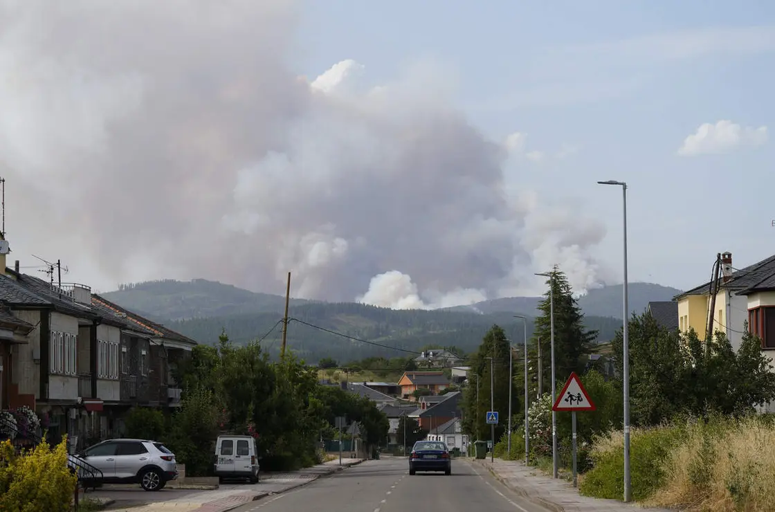 Incendio en la localidad de San Vicente de Arganza (Le&oacute;n)