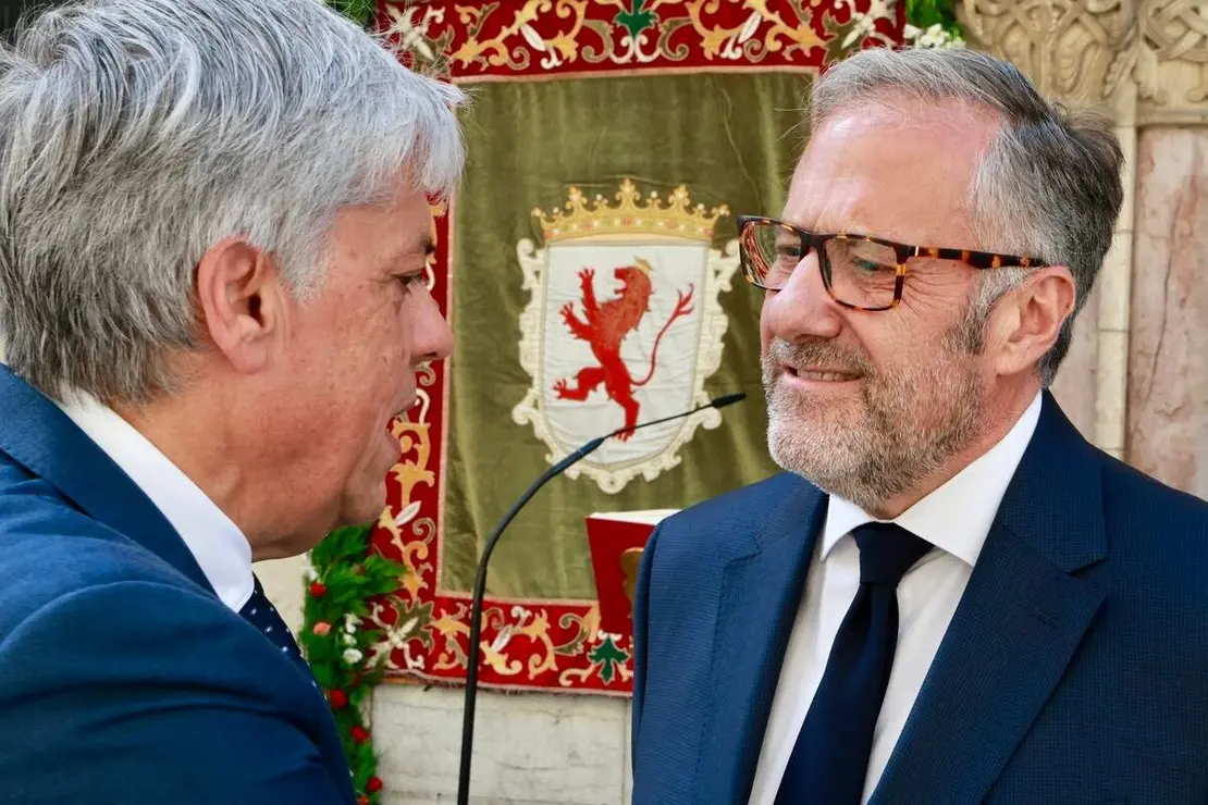 La Corporaci&oacute;n Municipal del Ayuntamiento de Le&oacute;n, encabezada por el alcalde, Jos&eacute; Antonio Diez, asiste a la celebraci&oacute;n de la misa de San Juan, a la que tambi&eacute;n acude el vicepresidente primero de la Junta y consejero de Desregulaci&oacute;n, Familia y Ayudas Sociales, Carlos Poll&aacute;n y el consejero de Industria, Universidades, Empleo y Comercio, Juan Carlos Su&aacute;rez-Qui&ntilde;ones