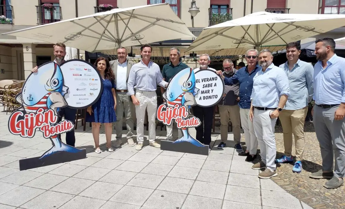 La iniciativa 'Gij&oacute;n Bonito' re&uacute;ne en el restaurante Pico Pico a representantes institucionales y del sector tur&iacute;stico para dar la bienvenida a la temporada del bonito del norte en la capital leonesa. Fotos: M.A. Garc&iacute;a