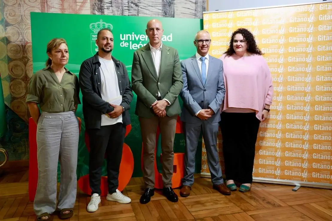 La Fundaci&oacute;n Secretariado Gitano de Le&oacute;n organiza un Encuentro Educativo en Abierto, al que asiste el alcalde de Le&oacute;n, Jos&eacute; Antonio Diez