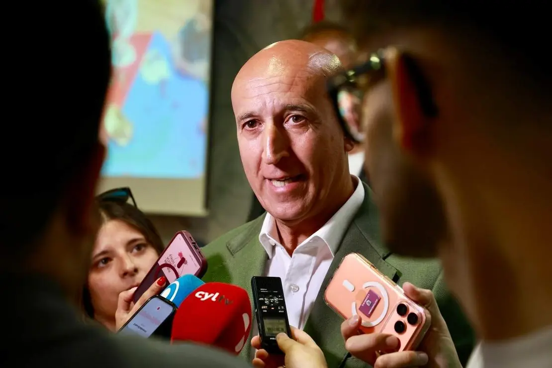 La Fundaci&oacute;n Secretariado Gitano de Le&oacute;n organiza un Encuentro Educativo en Abierto, al que asiste el alcalde de Le&oacute;n, Jos&eacute; Antonio Diez