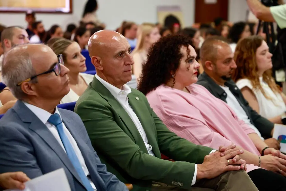 La Fundaci&oacute;n Secretariado Gitano de Le&oacute;n organiza un Encuentro Educativo en Abierto, al que asiste el alcalde de Le&oacute;n, Jos&eacute; Antonio Diez