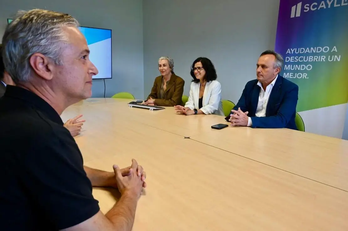 La consejera de Movilidad, Transformaci&oacute;n Digital e Inteligencia Artificial, Cristina Sanchidri&aacute;n, mantiene una reuni&oacute;n de trabajo con la directora de Scayle, Hilde P&eacute;rez, y visita el Centro de Supercomputaci&oacute;n de Castilla y Le&oacute;n
