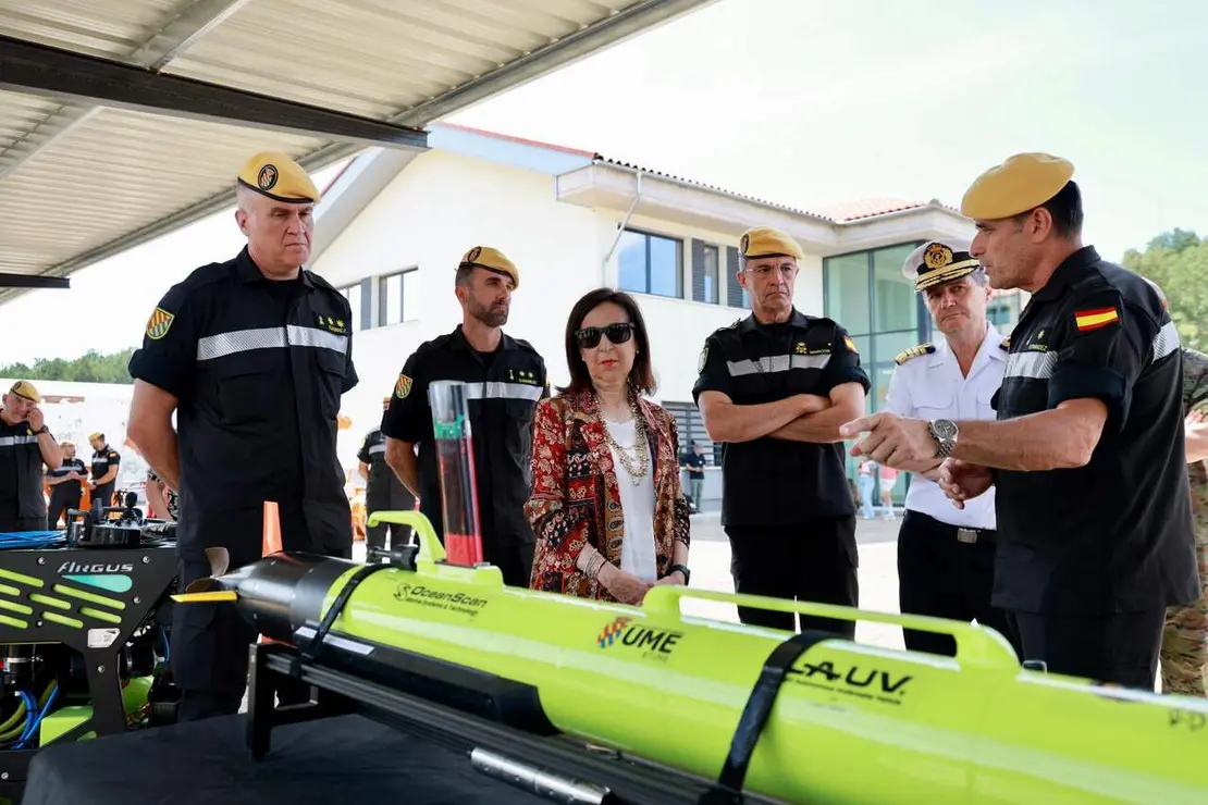 La ministra de Defensa, le leonesa Margarita Robles, visit&oacute; este martes el Quinto Batall&oacute;n de Intervenci&oacute;n en Emergencias de la UME y la Unidad de Drones de la Unidad Militar de Emergencias (Udrume). Fotos: Campillo.