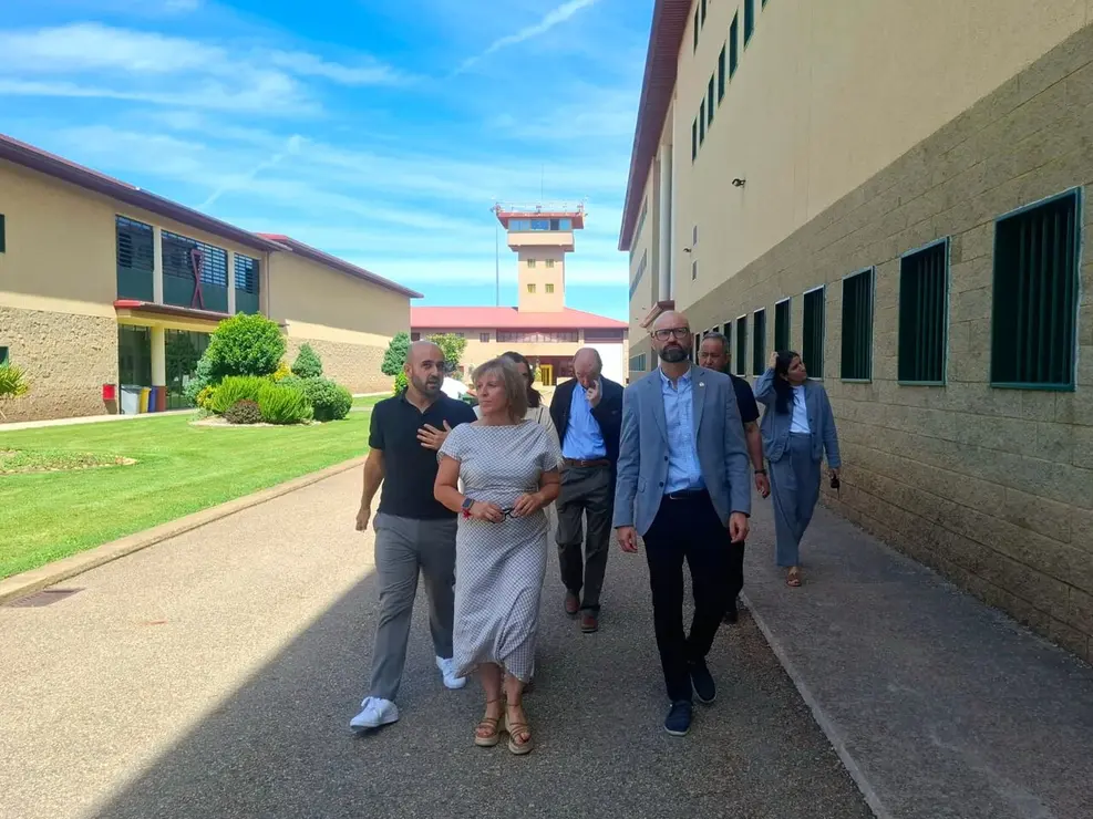 El subdelegado del Gobierno, H&eacute;ctor Alaiz,&nbsp;visit&oacute;&nbsp;el recinto ubicado en Mansilla de las Mulas, donde abog&oacute; por fortalecer los programas de formaci&oacute;n para impulsar la reinserci&oacute;n social de los internos. Foto: Subdelegaci&oacute;n del Gobierno.