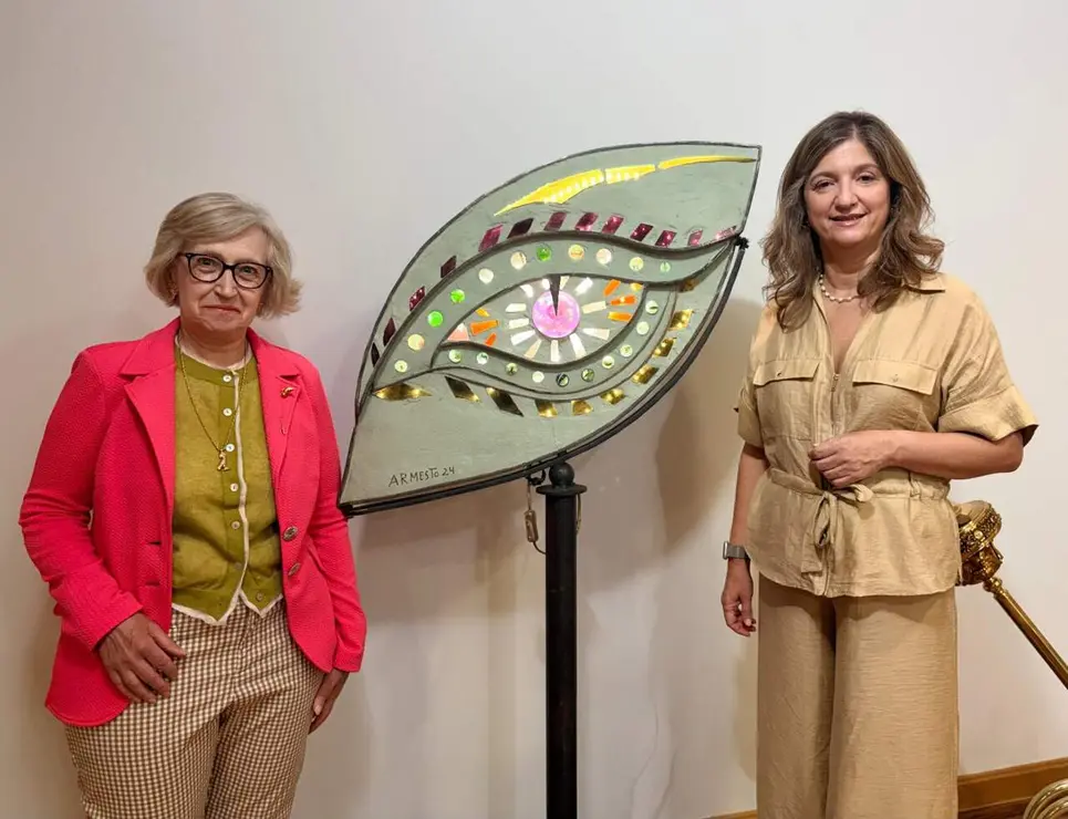 Mar&iacute;a Jes&uacute;s Garc&iacute;a Armesto dona a la Universidad de Le&oacute;n &lsquo;Oculus Draconi&rsquo;s, una escultura con forma de ojo de drag&oacute;n que homenajea al arquitecto catal&aacute;n.